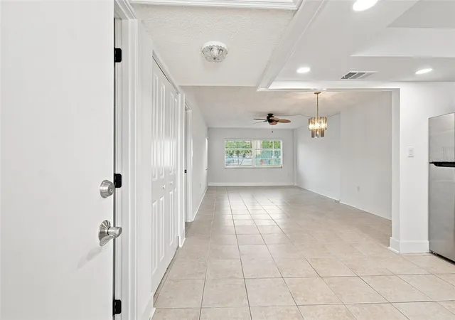 Photo 4 of Condo for sale at 4650 Cove Cir #104, Saint Petersburg, FL 33708 | MLS# TB8547500 | Listing updated on 2026-10-03