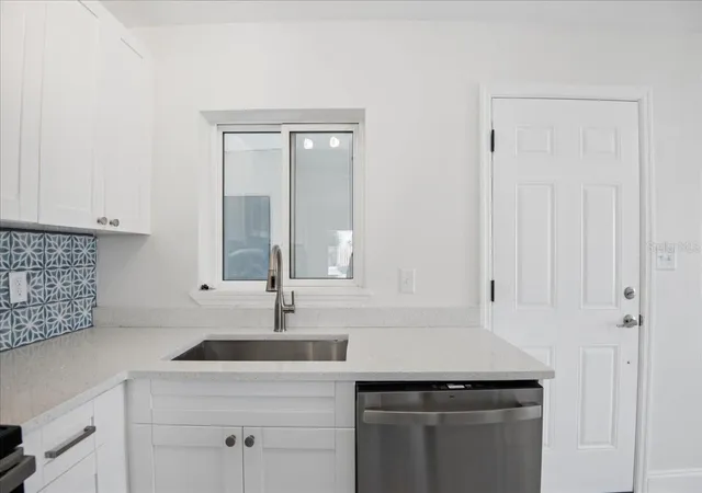 Photo 2 of Single family home for sale at 548 Baywood Dr S, Dunedin, FL 34698 | MLS# TB8547502 | Listing updated on 2026-10-02