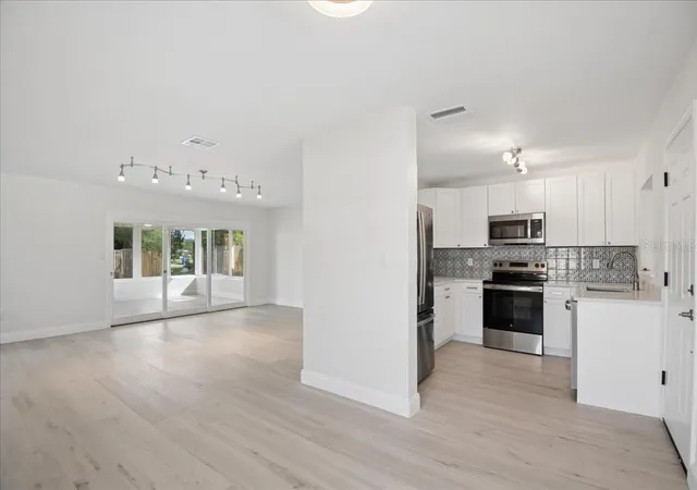 Photo 4 of Single family home for sale at 548 Baywood Dr S, Dunedin, FL 34698 | MLS# TB8547502 | Listing updated on 2026-10-02