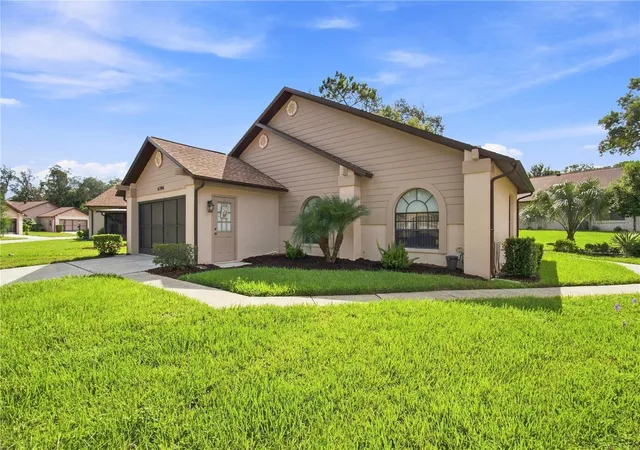 Photo 1 of Single family home for sale at 6706 Oak Cluster Cir, Spring Hill, FL 34606 | MLS# W7889413 | Listing updated on 2026-09-25
