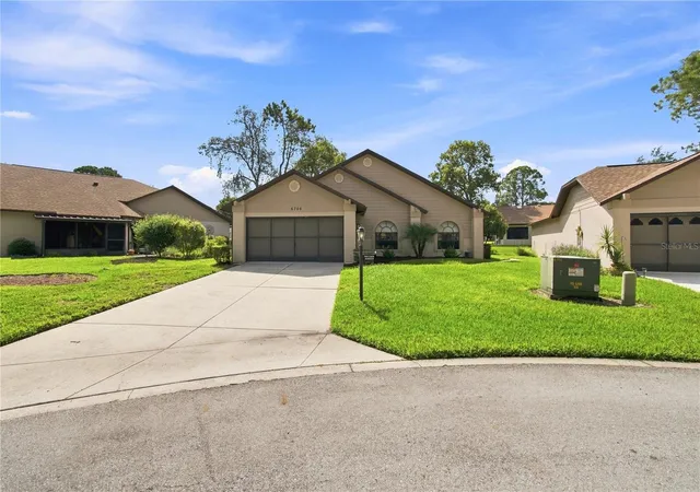 Photo 3 of Single family home for sale at 6706 Oak Cluster Cir, Spring Hill, FL 34606 | MLS# W7889413 | Listing updated on 2026-09-25
