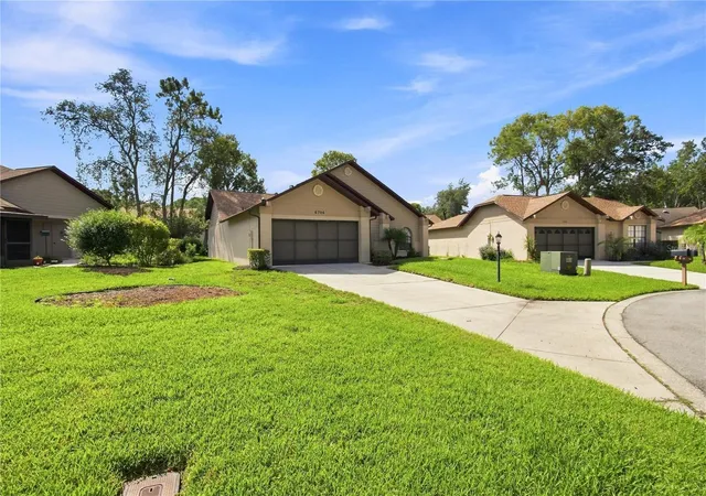Photo 4 of House for sale at 6706 Oak Cluster Cir, Spring Hill, FL 34606 | MLS# W7889413 | Listing updated on 2026-09-25