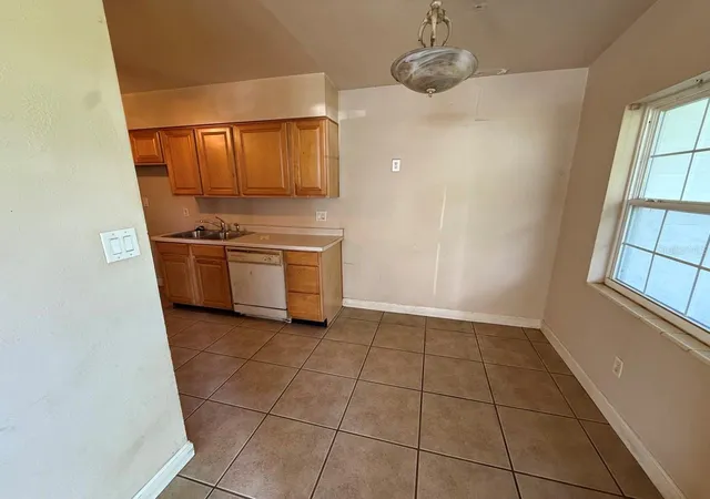 Photo 3 of Sale Pending at 3404 Sebring Ave, Orlando, FL 32806 | MLS# O6440884 | Listing updated on 2026-09-14