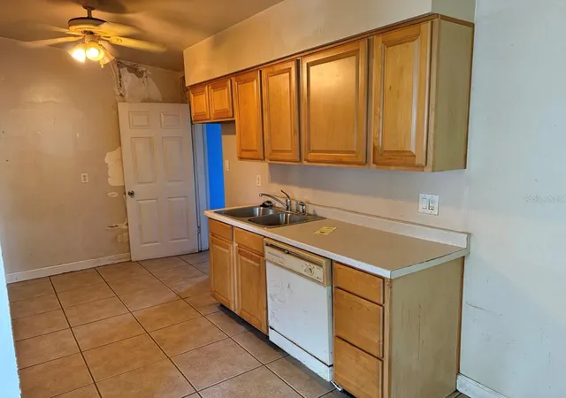 Photo 4 of Sale Pending at 3404 Sebring Ave, Orlando, FL 32806 | MLS# O6440884 | Listing updated on 2026-09-14