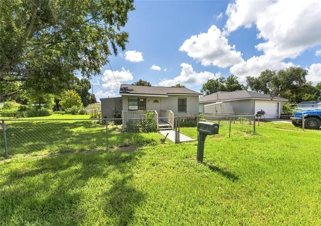 Photo 2 of Single family home for sale at 652 N Jackson St, Eagle Lake, FL 33839 | MLS# TB8547514 | Listing updated on 2026-09-12