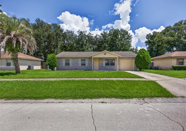 Photo 2 of Single family home for sale at 709 Hemlock Ln, Lakeland, FL 33810 | MLS# TB8547516 | Listing updated on 2026-10-03