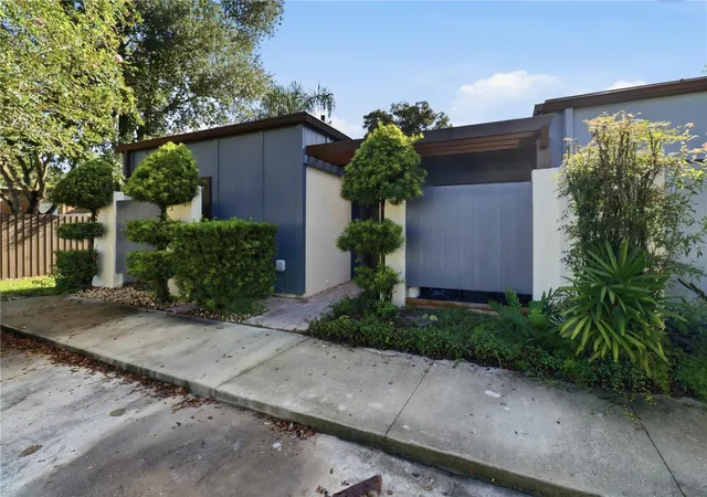 Photo 1 of Townhouse for sale at 2302 Barbados Dr, Winter Park, FL 32792 | MLS# O6440892 | Listing updated on 2026-10-08