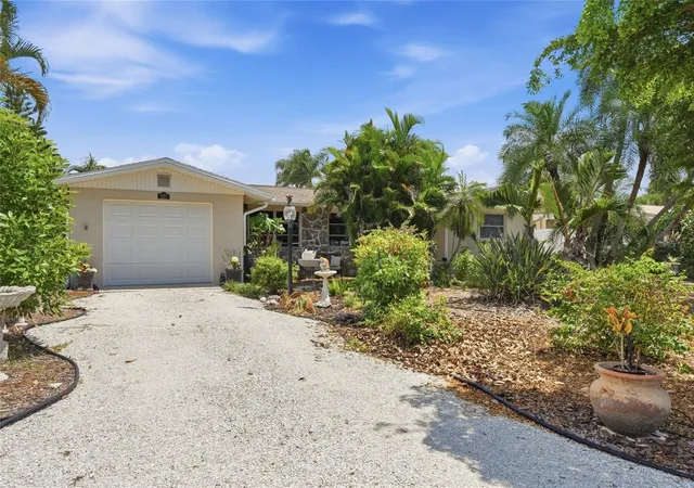 Photo 3 of Single family home for sale at 437 Beach Park Blvd, Venice, FL 34285 | MLS# A4705746 | Listing updated on 2026-10-21