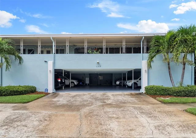 Listing Photo 5 - Condo for sale in building located at 300 Venetian Dr, Clearwater, FL 33755 - Unit #1