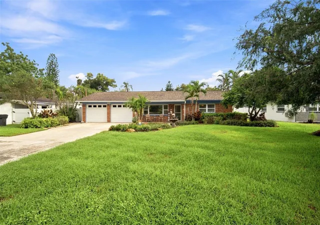 Photo 2 of Single family home for sale at 526 S Larry Cir, Brandon, FL 33511 | MLS# TB8547528 | Listing updated on 2026-10-15