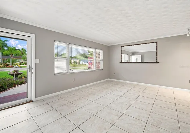 Photo 4 of Single family home for sale at 526 S Larry Cir, Brandon, FL 33511 | MLS# TB8547528 | Listing updated on 2026-10-15