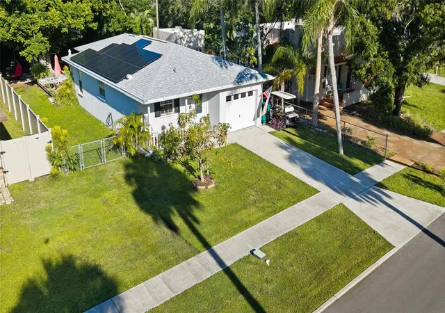Photo 4 of Sale Pending at 1013 27th Avenue W, Palmetto, FL 34221 | MLS# TB8547532 | Listing updated on 2026-09-30