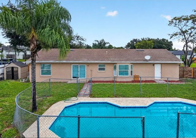 Photo 3 of Single family home for sale at 3106 Knightsbridge Rd, Orlando, FL 32818 | MLS# O6440909 | Listing updated on 2026-09-21