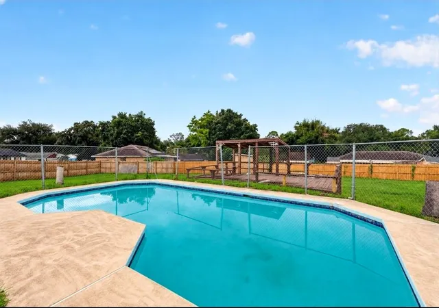 Photo 3 of Single family home for sale at 3106 Knightsbridge Rd, Orlando, FL 32818 | MLS# O6440909 | Listing updated on 2026-09-21