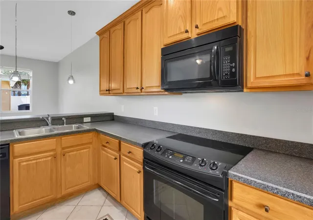 Photo 3 of Townhouse for sale at 14766 Peekskill Dr, Winter Garden, FL 34787 | MLS# O6440912 | Listing updated on 2026-10-09