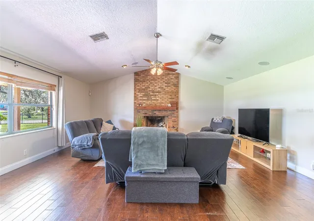 Photo 4 of Single family home for sale at 1290 E Gilbert St, Bartow, FL 33830 | MLS# L4964979 | Listing updated on 2026-10-08