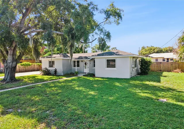 Photo 2 of Single family home for sale at 716 Ave I Ne, Winter Haven, FL 33881 | MLS# L4964980 | Listing updated on 2026-09-28