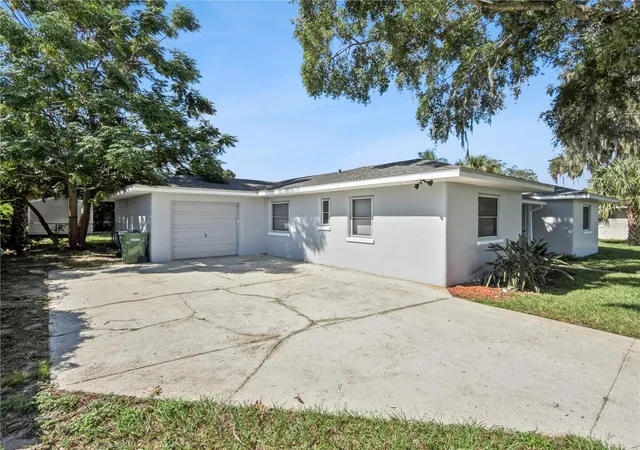 Photo 3 of Single family home for sale at 716 Ave I Ne, Winter Haven, FL 33881 | MLS# L4964980 | Listing updated on 2026-09-28