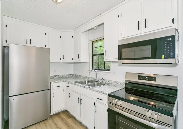 Photo 3 of Single family home for sale at 412 Hancock Ln, Pensacola, FL 32503 | MLS# A4705754 | Listing updated on 2026-09-12