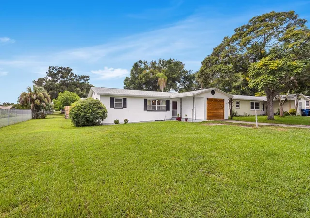 Photo 3 of Single family home for sale at 407 Ocean Ct, Clearwater, FL 33756 | MLS# TB8547568 | Listing updated on 2026-10-06