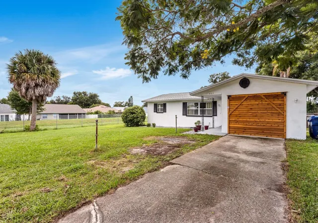 Photo 3 of Single family home for sale at 407 Ocean Ct, Clearwater, FL 33756 | MLS# TB8547568 | Listing updated on 2026-10-06