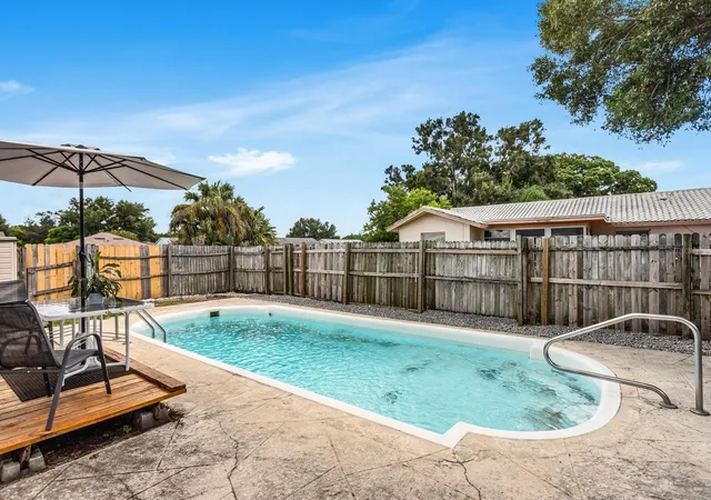 Photo 4 of Single family home for sale at 407 Ocean Ct, Clearwater, FL 33756 | MLS# TB8547568 | Listing updated on 2026-10-06