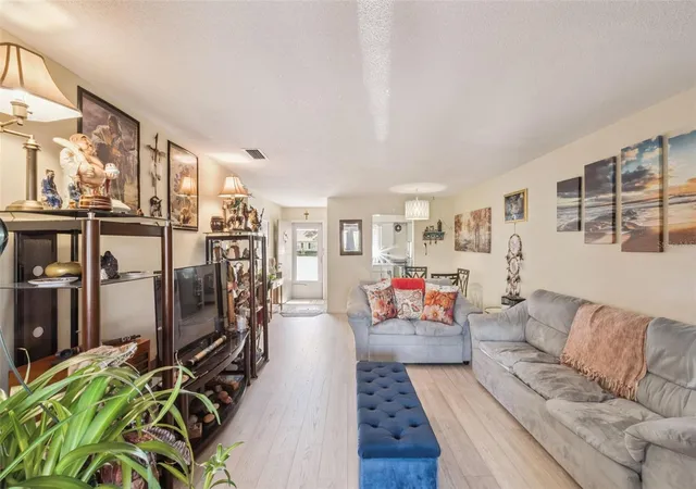 Photo 4 of Condo for sale at 714 E Minnesota Ave #B, Deland, FL 32724 | MLS# O6440926 | Listing updated on 2026-10-03