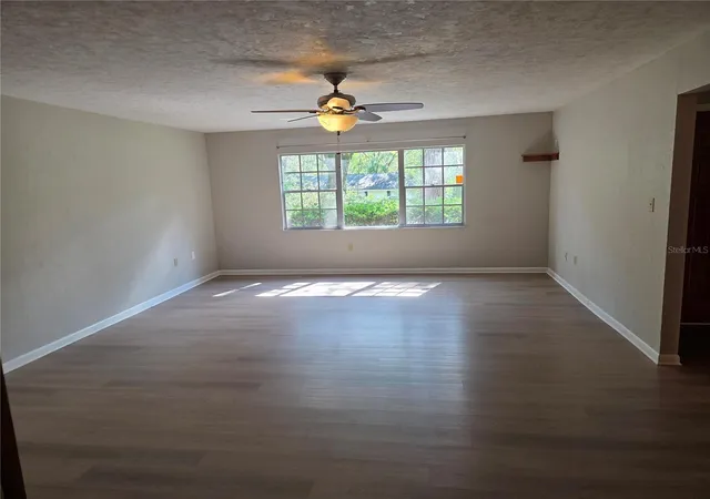 Photo 3 of Single family home for sale at 909 Nw 39th Street, Gainesville, FL 32605 | MLS# GC543424 | Listing updated on 2026-09-18