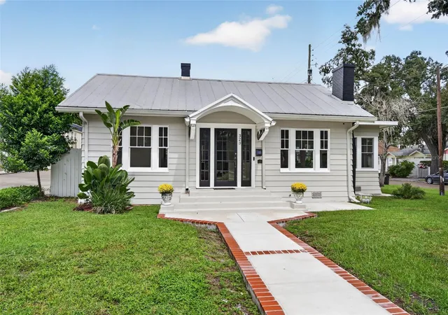 Photo 2 of Single family home for sale at 323 E Amelia St, Orlando, FL 32801 | MLS# O6440936 | Listing updated on 2026-09-24