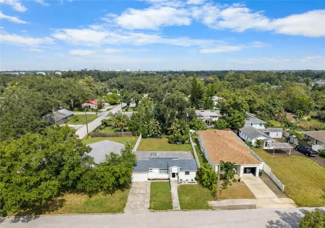 Photo 2 of Single family home for sale at 520 14th Avenue Nw, Largo, FL 33770 | MLS# TB8547589 | Listing updated on 2026-10-12