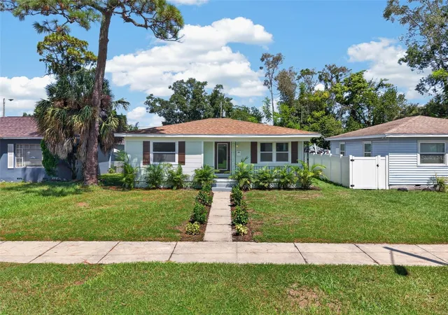 Photo 3 of Single family home for sale at 4235 3rd Avenue S, Saint Petersburg, FL 33711 | MLS# TB8547599 | Listing updated on 2026-10-06