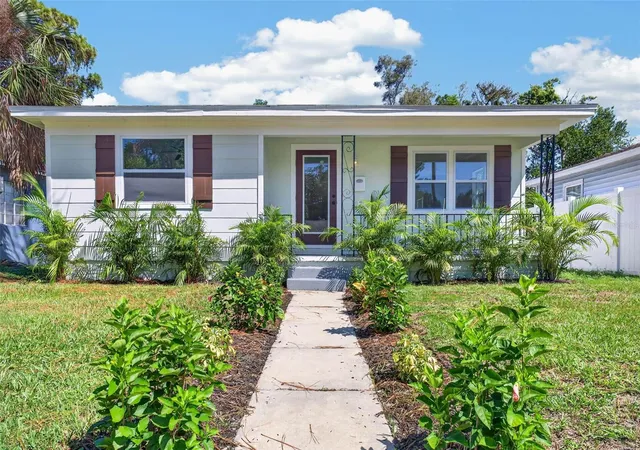 Photo 4 of Single family home for sale at 4235 3rd Avenue S, Saint Petersburg, FL 33711 | MLS# TB8547599 | Listing updated on 2026-10-30