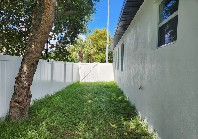 Photo 14 of Single family home for sale at 926 11th Avenue S, Saint Petersburg, FL 33705 | MLS# TB8547614 | Listing updated on 2026-09-16