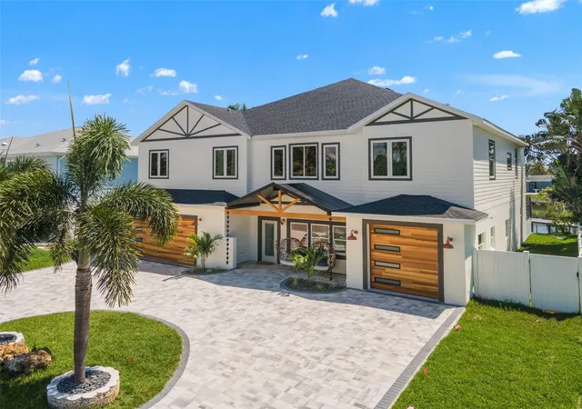 Photo 3 of Single family home for sale at 7870 Causeway Blvd S, Saint Petersburg, FL 33707 | MLS# TB8547617 | Listing updated on 2026-09-19