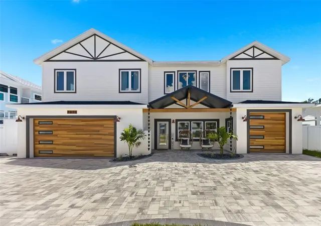 Photo 4 of Single family home for sale at 7870 Causeway Blvd S, Saint Petersburg, FL 33707 | MLS# TB8547617 | Listing updated on 2026-09-19