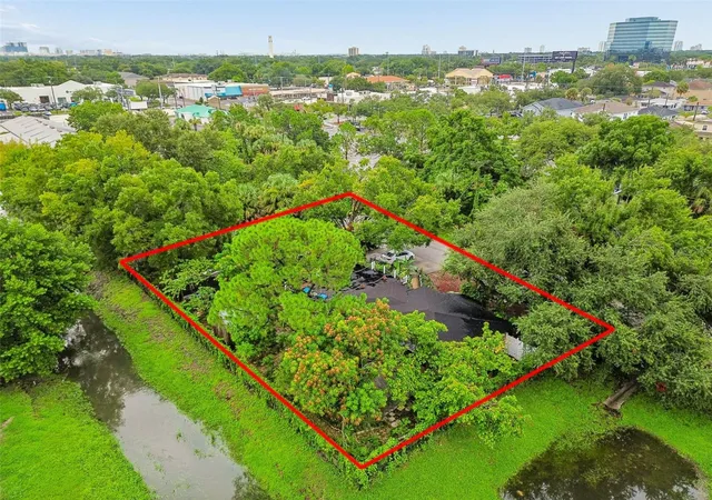 Photo 2 of Single family home for sale at 3823 W Lemon St, Tampa, FL 33609 | MLS# TB8547628 | Listing updated on 2026-09-17