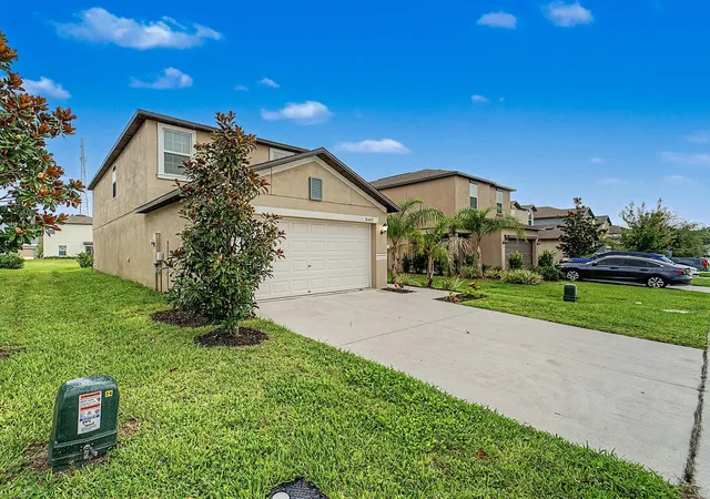 Photo 4 of Single family home for sale at 36420 Garden Wall Way, Zephyrhills, FL 33541 | MLS# TB8547629 | Listing updated on 2026-09-13