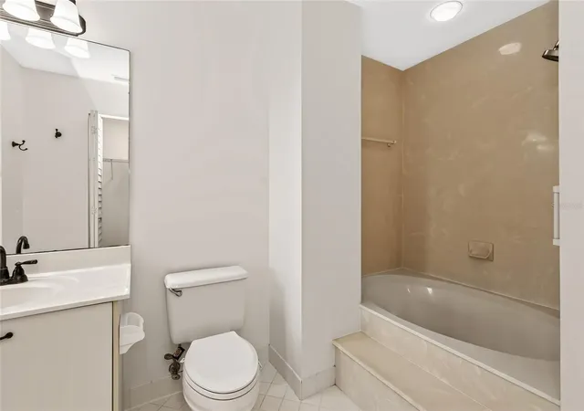 Listing Photo 2 - Condo for sale in building located at 6191 Bahia Del Mar Blvd, ST PETERSBURG, FL 33715 - Unit #202