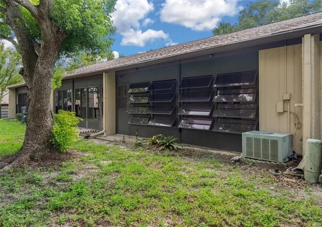 Listing Photo 5 - Condo for sale in building located at 8310 High Pt Cir, PORT RICHEY, FL 34668 - Unit #4