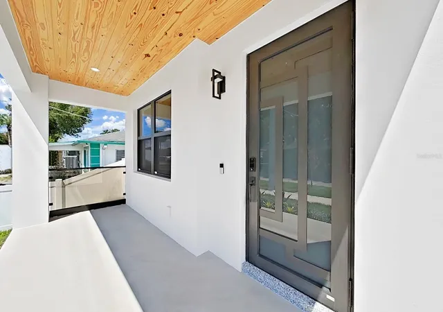 Photo 3 of Single family home for sale at 1505 W Grace St, Tampa, FL 33607 | MLS# TB8547652 | Listing updated on 2026-09-12