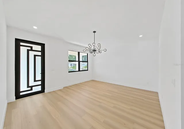 Photo 3 of Single family home for sale at 1505 W Grace St, Tampa, FL 33607 | MLS# TB8547652 | Listing updated on 2026-09-12