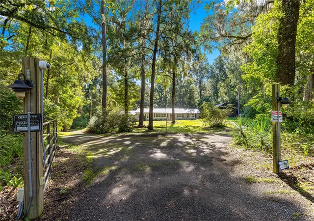 Photo 3 of Single family home for sale at 12577 Se 36 Avenue, Belleview, FL 34420 | MLS# OM732088 | Listing updated on 2026-09-26