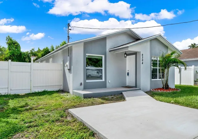 Photo 2 of Single family home for sale at 9304 N Elmer St, Tampa, FL 33612 | MLS# TB8547665 | Listing updated on 2026-09-14