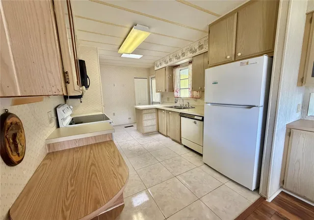 Photo 4 of Manufactured home for sale at 106 Jasmine Trl, Leesburg, FL 34748 | MLS# G5117650 | Listing updated on 2026-10-08