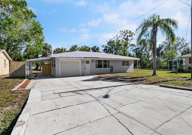Photo 2 of Single family home for sale at 6243 Carlton Ave, Sarasota, FL 34231 | MLS# A4705784 | Listing updated on 2026-09-16