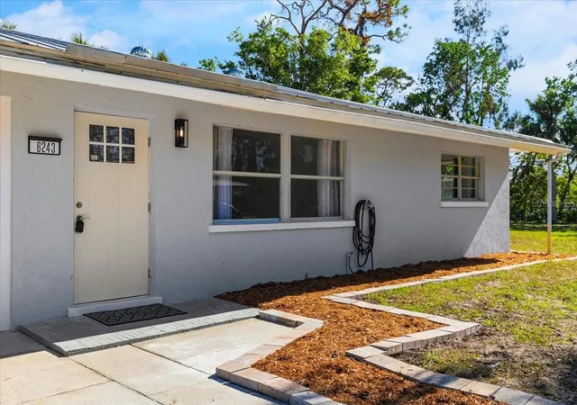 Photo 3 of Single family home for sale at 6243 Carlton Ave, Sarasota, FL 34231 | MLS# A4705784 | Listing updated on 2026-09-16