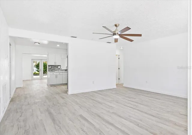 Photo 4 of Single family home for sale at 6243 Carlton Ave, Sarasota, FL 34231 | MLS# A4705784 | Listing updated on 2026-09-16