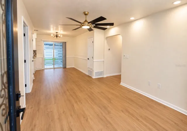 Photo 3 of Single family home for sale at 4514 Urban Ct, Orlando, FL 32810 | MLS# S5157376 | Listing updated on 2026-09-20