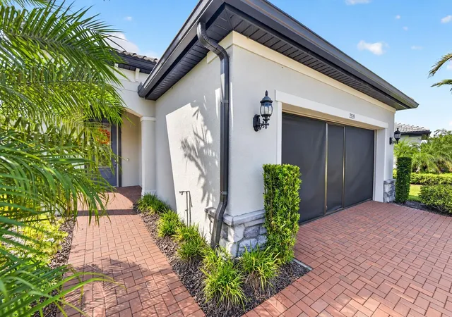 Photo 3 of Single family home for sale at 2539 Brassica Dr, North Port, FL 34289 | MLS# D6148734 | Listing updated on 2026-09-23
