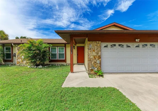 Single family home for sale at 2219 Lockwood Meadows Cir, SARASOTA, FL 34234 | MLS# A4705792